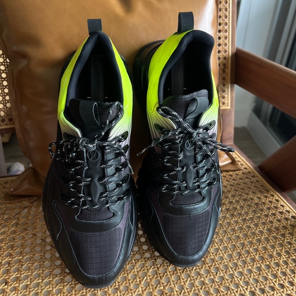 LOUIS VUITTON - Run Away Pulse Sneaker - Picture 5 of 7